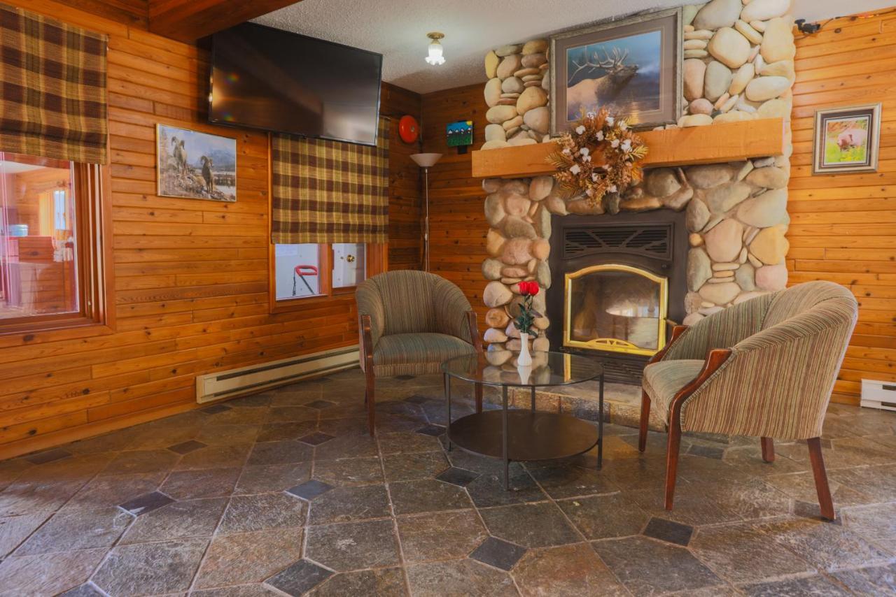 Radium Chalet Radium Hot Springs Extérieur photo